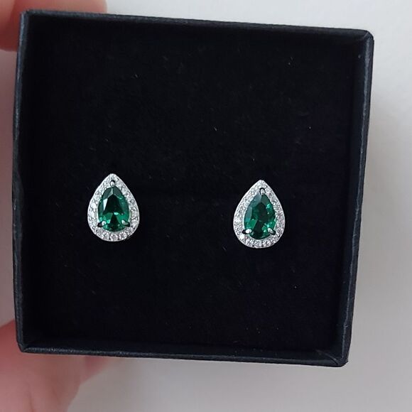 0.68 Carat Emerald Sterling Silver Pear Cut Stud Earrings - Picture 5 of 12